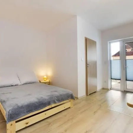 Pod Grusza -osobne Wejscia