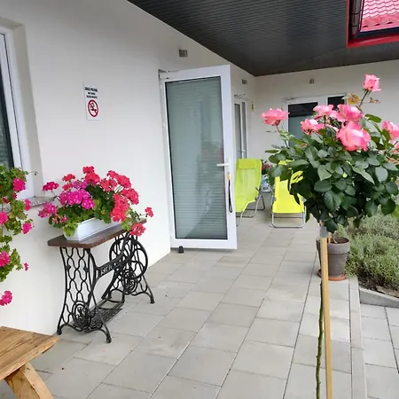 Pod Grusza -osobne Wejscia *