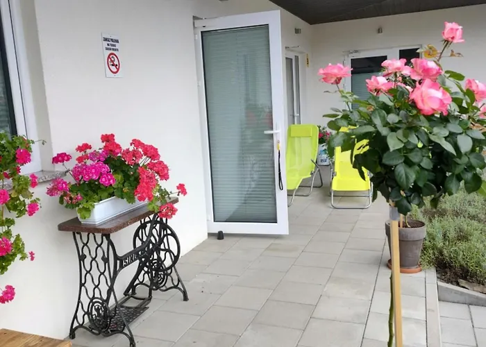 Pod Grusza -osobne Wejscia *